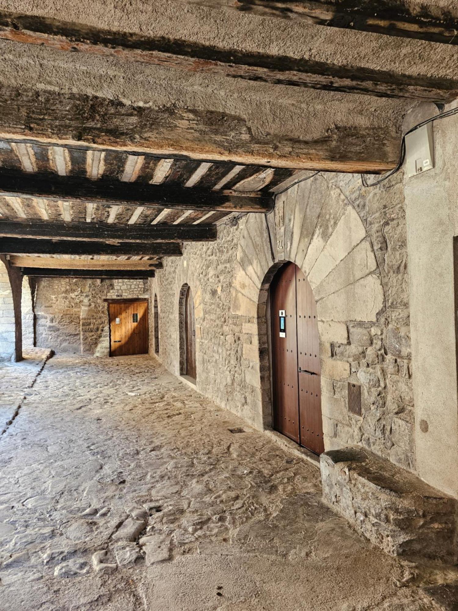 En El Corazon De Baga, Precioso Pueblo Medieval Buitenkant foto