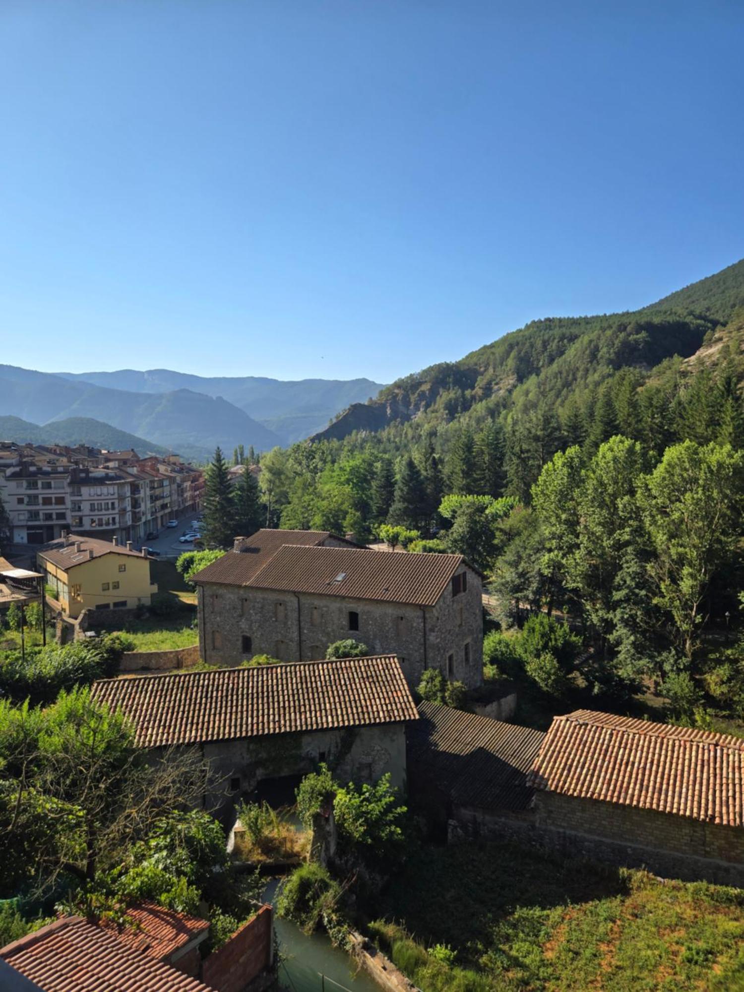 En El Corazon De Baga, Precioso Pueblo Medieval Buitenkant foto